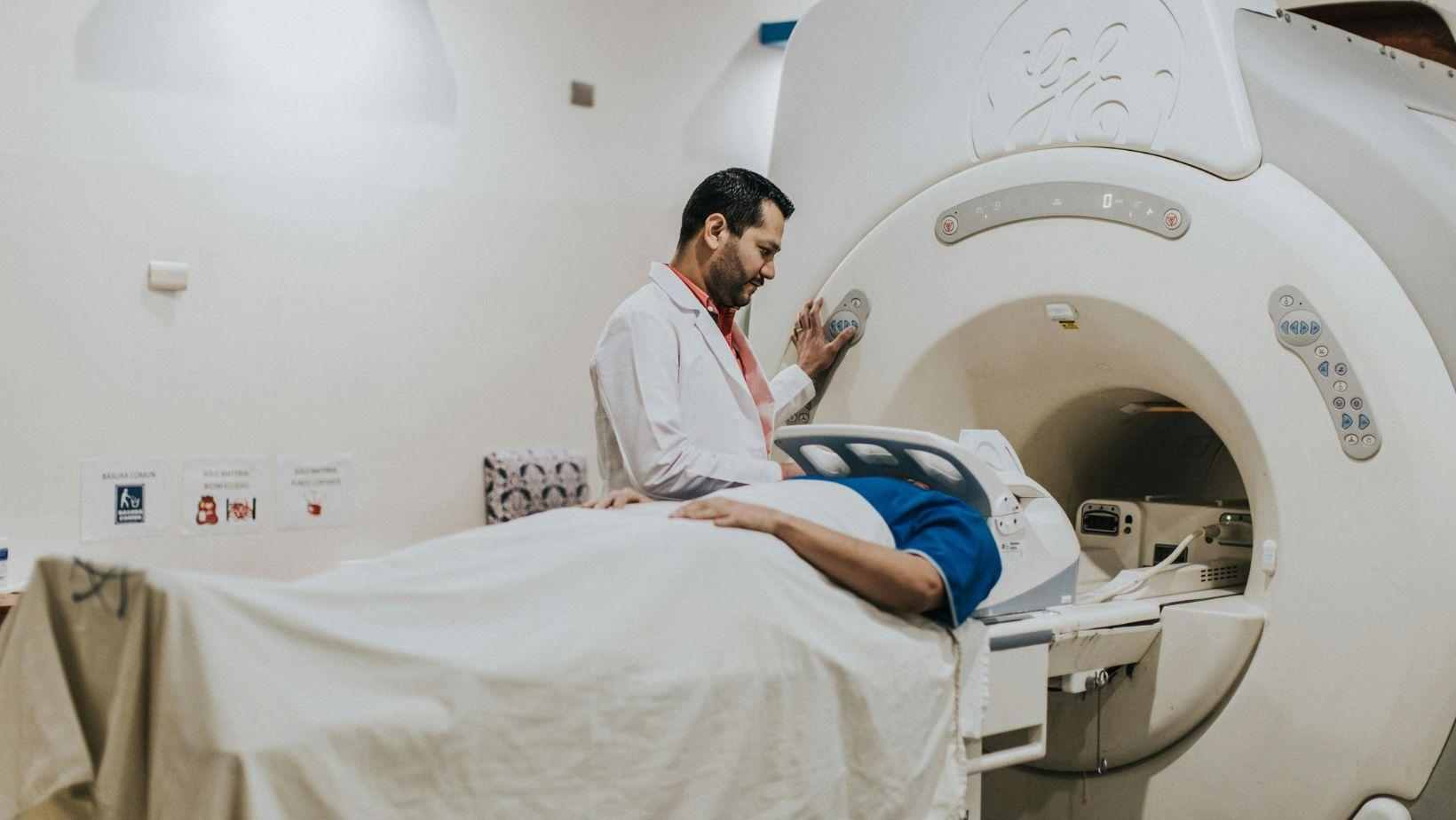 ct scan dental implant, dental implant planning imaging, cone beam ct scan, precision dental imaging, implant risk reduction, ct scan implant surgery, advanced dental imaging, implant placement imaging, location-specific dental imaging, safer dental implants